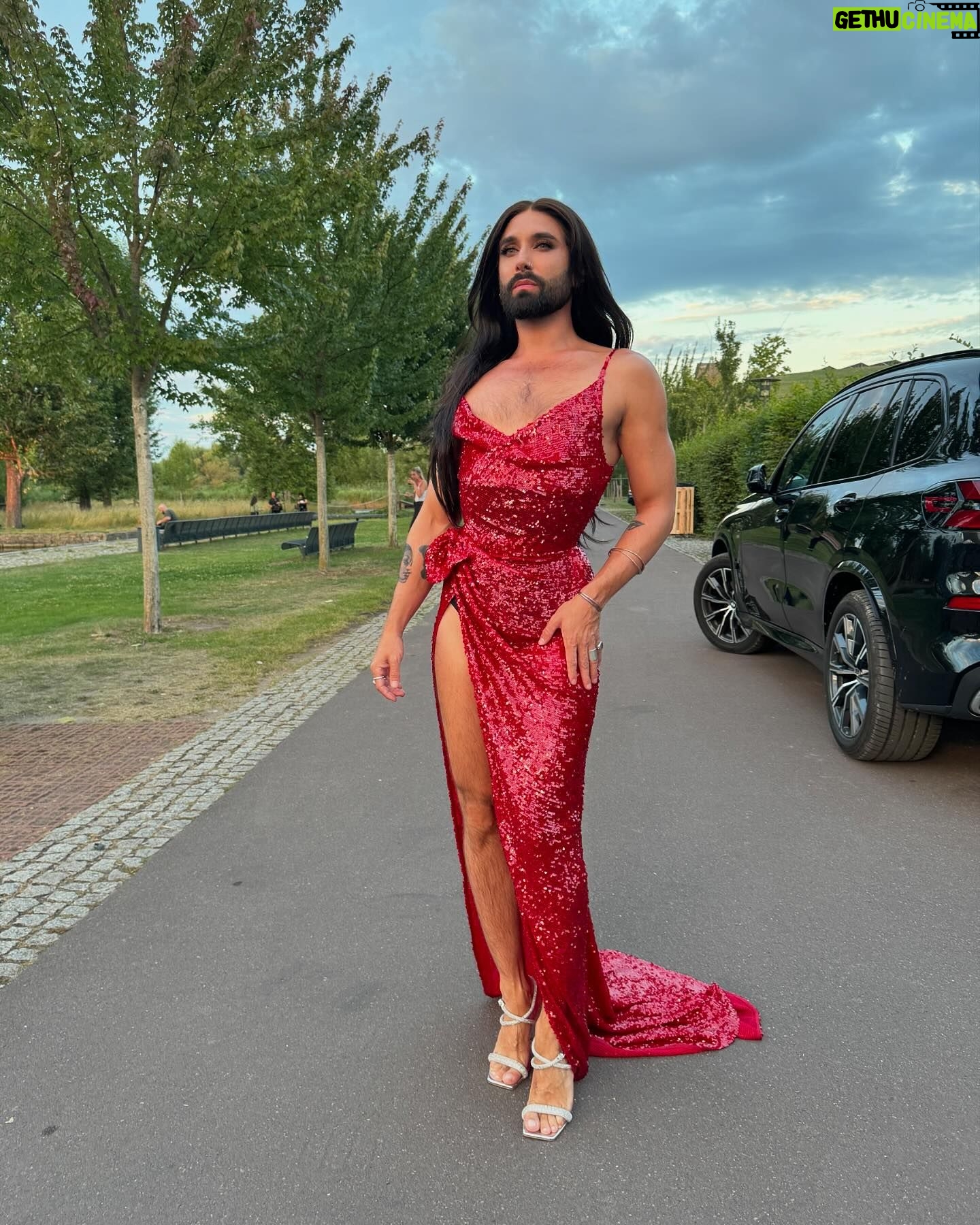 Thomas Neuwirth - 7.9K Likes - demure and mindful in Magdeburg
Dress @juergenchristianhoerlofficial
Corset @royalblack_couture
Hair @thechristophvienna @christophxhaider
Pic @andrekarsai