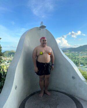 Thongchai Thongkanthom Instagram - เล่นน้ำกันแก💦 @holidayinnvananava