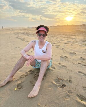 Thorgy Thor Instagram - Montauk Family photo dump. 🏖️🦞🐟. I’ve been going every summer since I was born. #longisland I love my dad so much ❤️. Highlights: competitive scavenger hunt, fireworks at the bonfire, celebrating my sisters’ bday 🎂, mini golf (no photos were taken due to the competitive focus of everyone involved), building sand castles with 90 children in the heat, devouring a full 2lb lobster 🦞 at Gosmans & sitting on my butt on the beach. Boop! 😜🐚⛱️🌊☀️