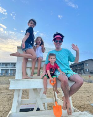 Thorgy Thor Instagram - Montauk Family photo dump. 🏖️🦞🐟. I’ve been going every summer since I was born. #longisland I love my dad so much ❤️. Highlights: competitive scavenger hunt, fireworks at the bonfire, celebrating my sisters’ bday 🎂, mini golf (no photos were taken due to the competitive focus of everyone involved), building sand castles with 90 children in the heat, devouring a full 2lb lobster 🦞 at Gosmans & sitting on my butt on the beach. Boop! 😜🐚⛱️🌊☀️