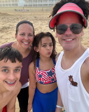 Thorgy Thor Instagram - Montauk Family photo dump. 🏖️🦞🐟. I’ve been going every summer since I was born. #longisland I love my dad so much ❤️. Highlights: competitive scavenger hunt, fireworks at the bonfire, celebrating my sisters’ bday 🎂, mini golf (no photos were taken due to the competitive focus of everyone involved), building sand castles with 90 children in the heat, devouring a full 2lb lobster 🦞 at Gosmans & sitting on my butt on the beach. Boop! 😜🐚⛱️🌊☀️