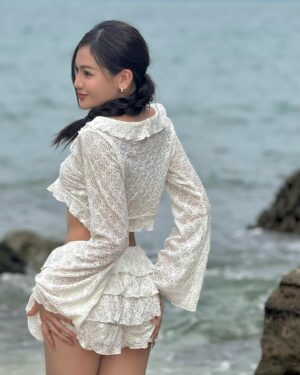 Thùy Anh Instagram - Happy alone #thuyanh 
Dress by @lemonchicvn