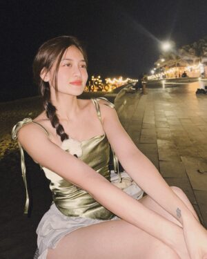 Thùy Anh Instagram - Bầu trời ở đây đẹp quá 🌙 #thuỳanh #phuyen