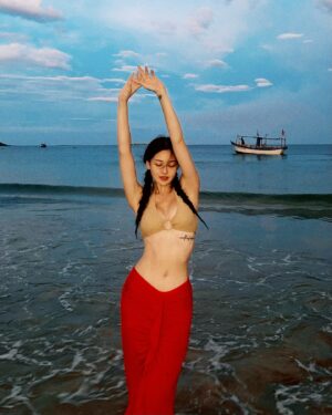 Thùy Anh Instagram - Short trip for a day #phuyen #honyen
