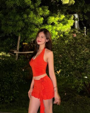 Thùy Anh Instagram - Bông hoa duy nhất ngoài vườn ♥️
#thuyanh