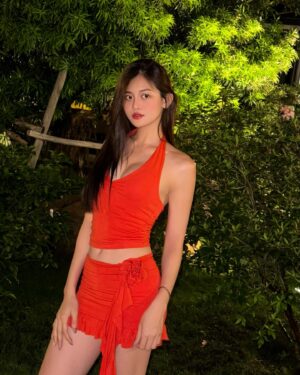 Thùy Anh Instagram - Bông hoa duy nhất ngoài vườn ♥️
#thuyanh