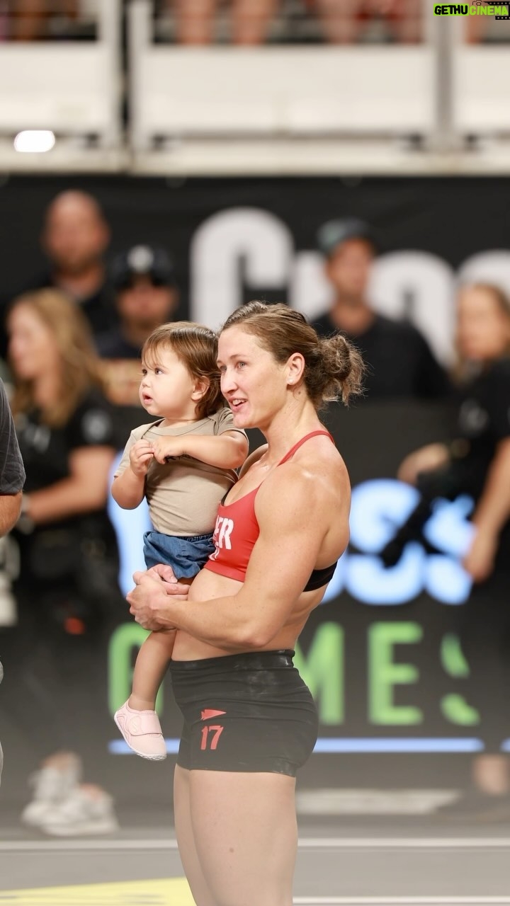 Tia-Clair Toomey - 95.6K Likes - The greatest to ever do it 🏆
@tiaclair1 took a moment to celebrate with her daughter Willow after securing her 7th CrossFit Games Championship.
#thewodlife #crossfitgames