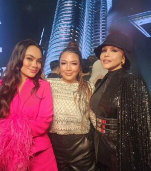 Tiara Jacquelina Instagram - It was #girlsnightout for me and my girls @drjezaminelim and @idamariana_official at #KLFW 🙌🏼 I'm so glad I could make it for the spectacular closing by the incredibly talented duo @rizmanruzaini. What a STUNNING collection, bravo!!

I've watched these 2 glow up and grow from strength to strength over the past 15 or so years and cannot be more proud to see them going international and making Malaysia proud 💜💜💜

#rizmanruzaini #klfw24