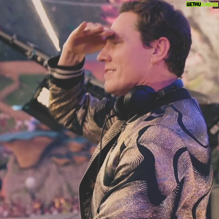 Tiësto - 90.6K Likes - 20 years of Tomorrowland and last night was my favorite ❤️🙏🏻🦋