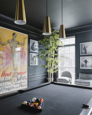 Tiffany Brooks Instagram - Billiards, but make it black & bold.

.
.
.

#gameroomgoals #pool #weekendvibes #Interiordesigninspo #Homeentertainment #colordrenching