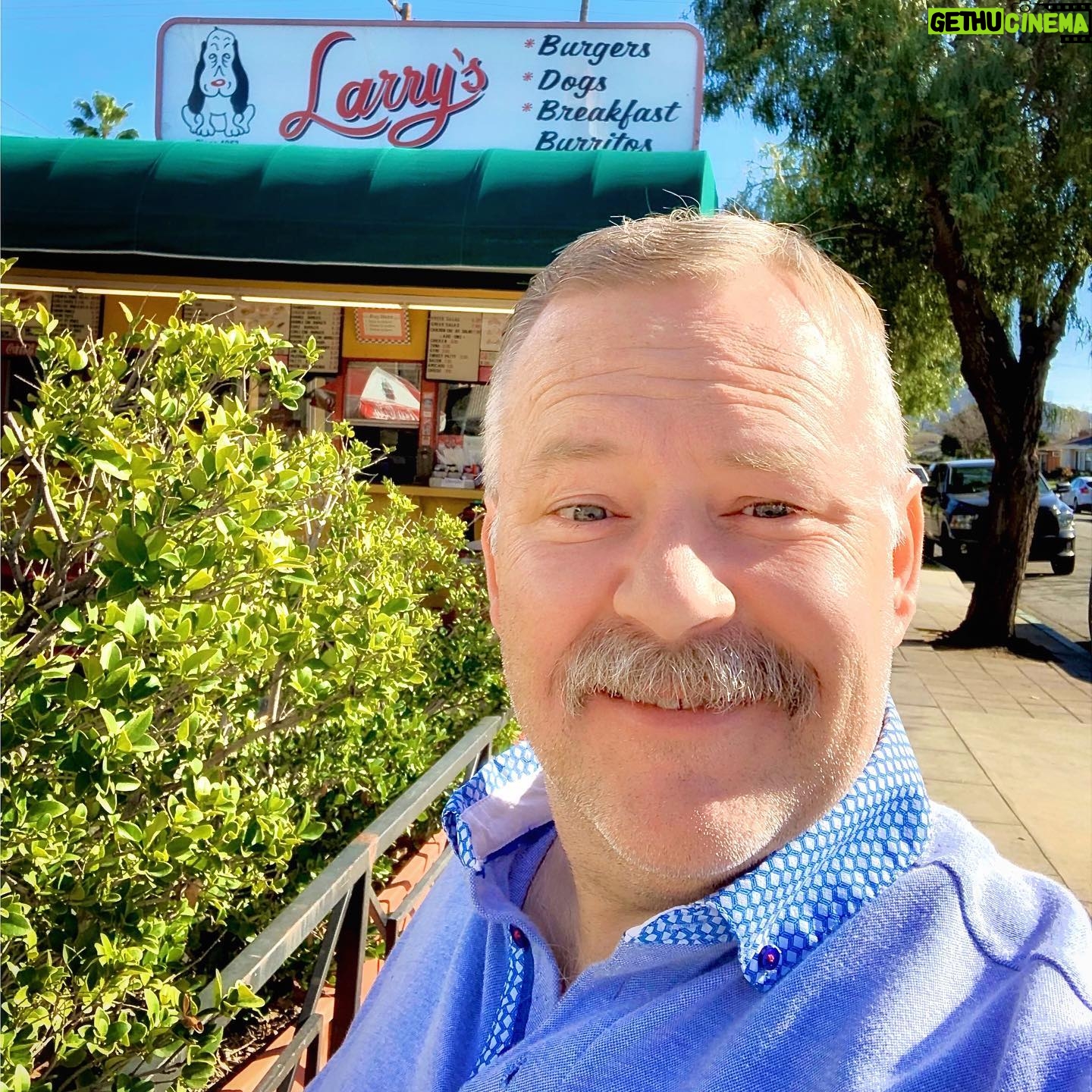 Tim Hooper - 2.3K Likes - Finished recording my VO demo so I treated myself to a 🌭 at @larryschilidogs and now I’m a very happy man.
#voiceover #actorslife #chilidogs #getinmybelly #voiceoverartist #voiceoverbear