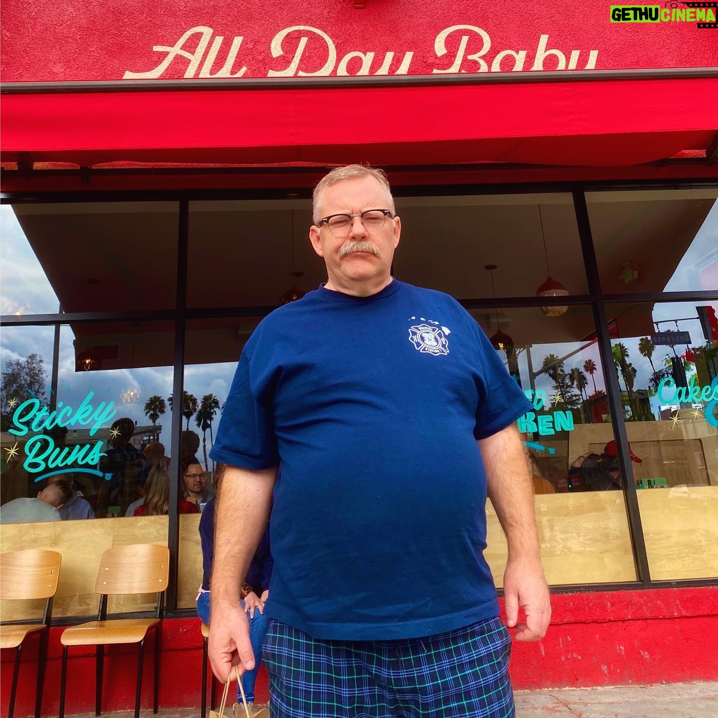 Tim Hooper - 2.5K Likes - UPDATE: After an unfortunate “brownie incident” with the chef/co owner of @alldaybabyla — I was immediately called to receive a very kind apology from the other owner, and invited back. She also informed me of her work with LGBT charities, and I am looking forward to a better second experience. Thank y’all for your support, but don’t be too hard on this place cause the food is excellent. Hopefully this will be a learning moment for everyone! Y’all should definitely try the big chicken biscuit.
#apologyaccepted #alldaybabyla #alldaybaby #istillwantthatbrownie #lgbtally