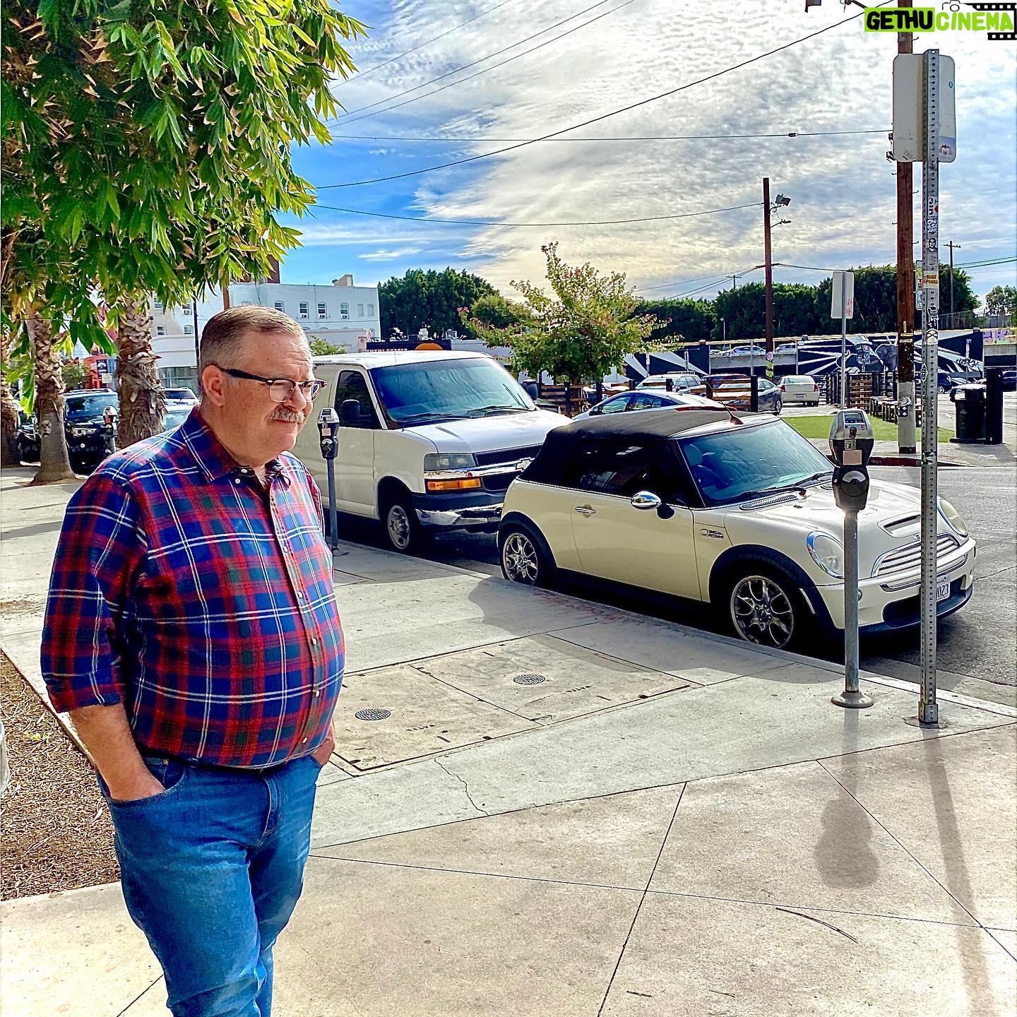 Tim Hooper - 3K Likes - A beautiful day in downtown LA. Checking out the crazy California sky before my brunch plans 🍳🥓🧇. #brunchbear #artsdistrict #sunnyday #winterinla #newyear #newshoes #bigboyseason