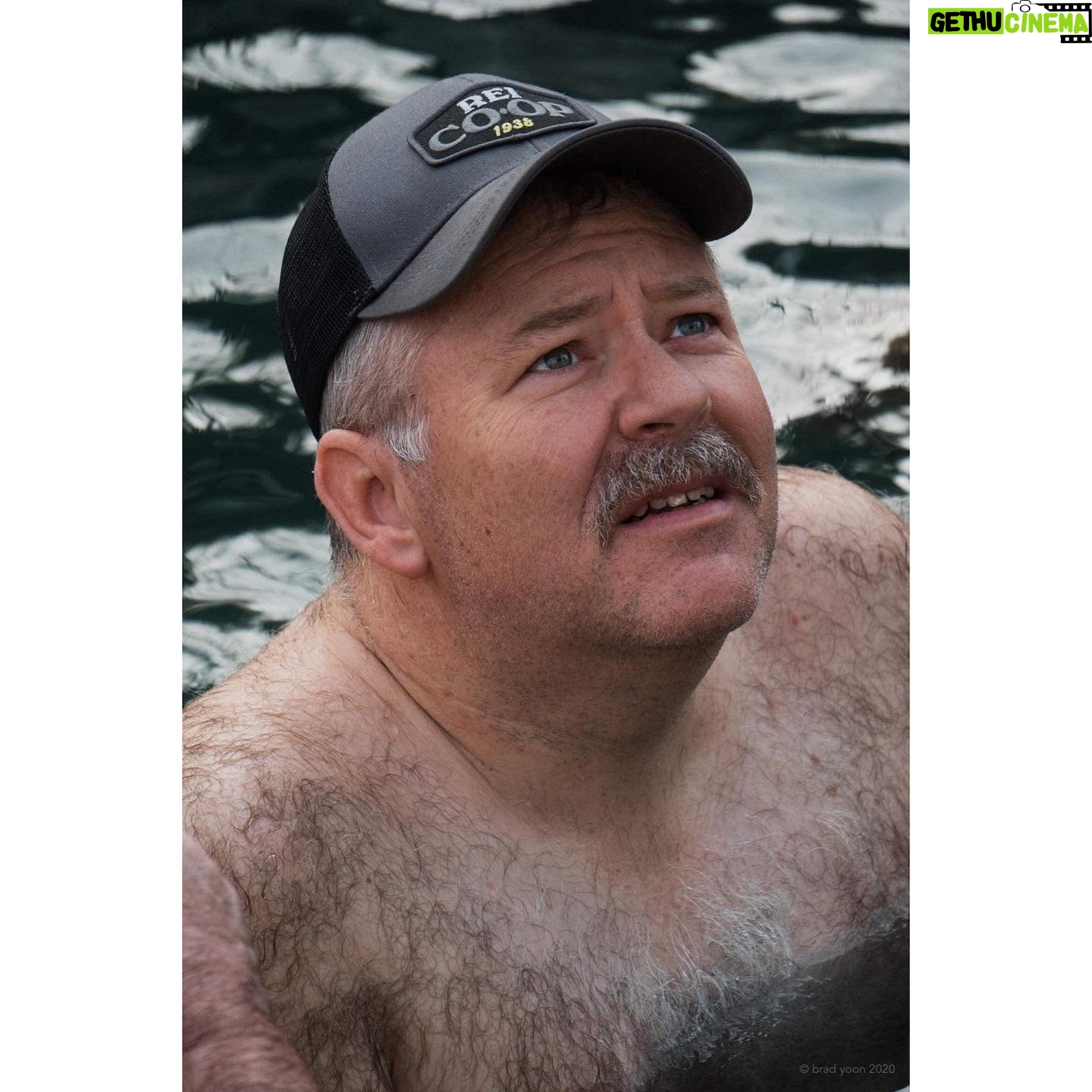 Tim Hooper - 3.4K Likes - Happy New Year. I’ve spent most of it doin this: 🏊🏻 🌊 ☀️ 👓
photo by @bradbardbadr
#happynewyear #poolsidebear #pilotseason #backtothegrind #holidaysover #actorslife