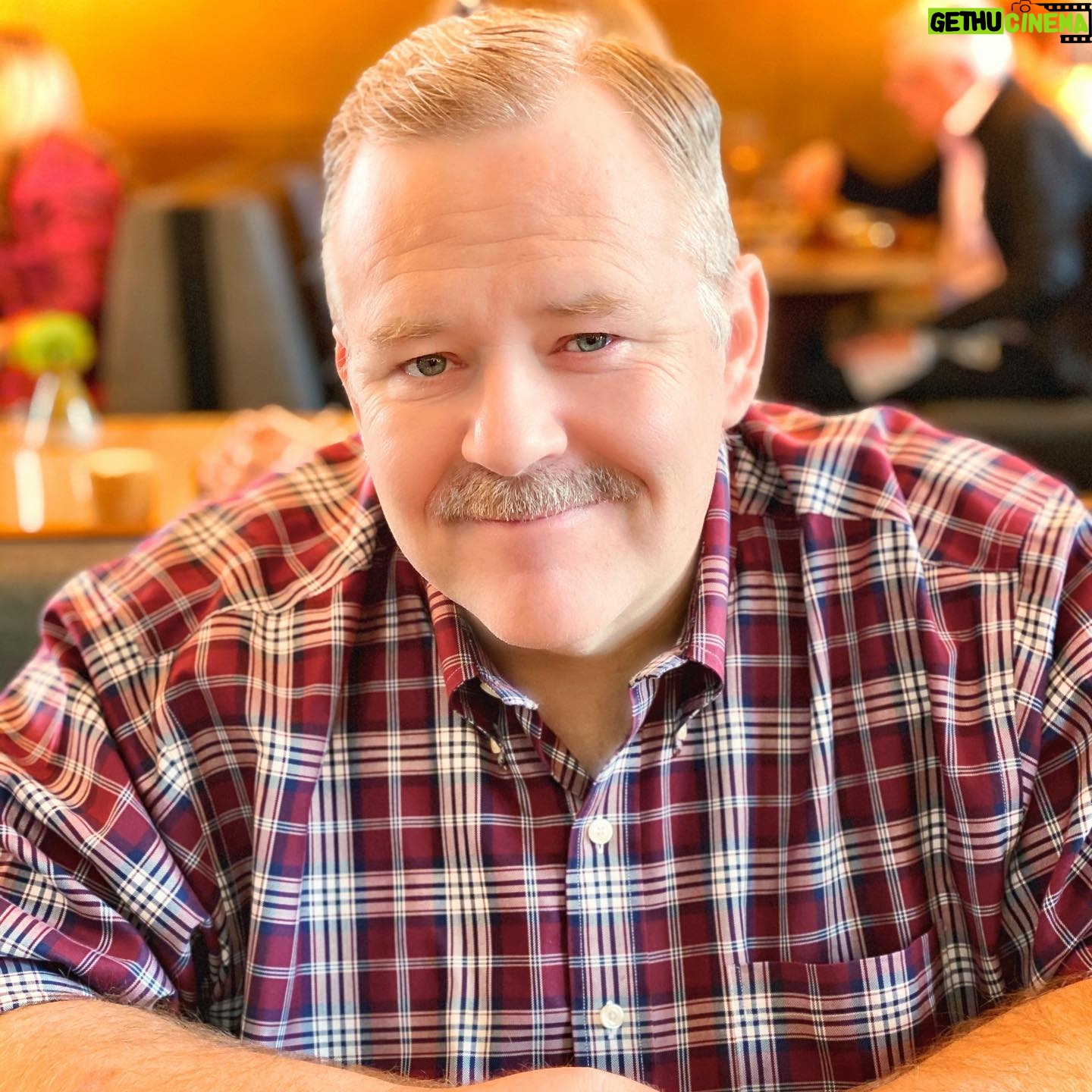 Tim Hooper - 3K Likes - Thanks to everyone for all the birthday messages n calls n texts — y’all make this old man feel quite loved 🎂 🎈 🎁 — @samkite took this 📸 today at our delicious lunch @otiumla
#birthdaybear #seasonsgreetings #imold #feelyoung #thankyounext