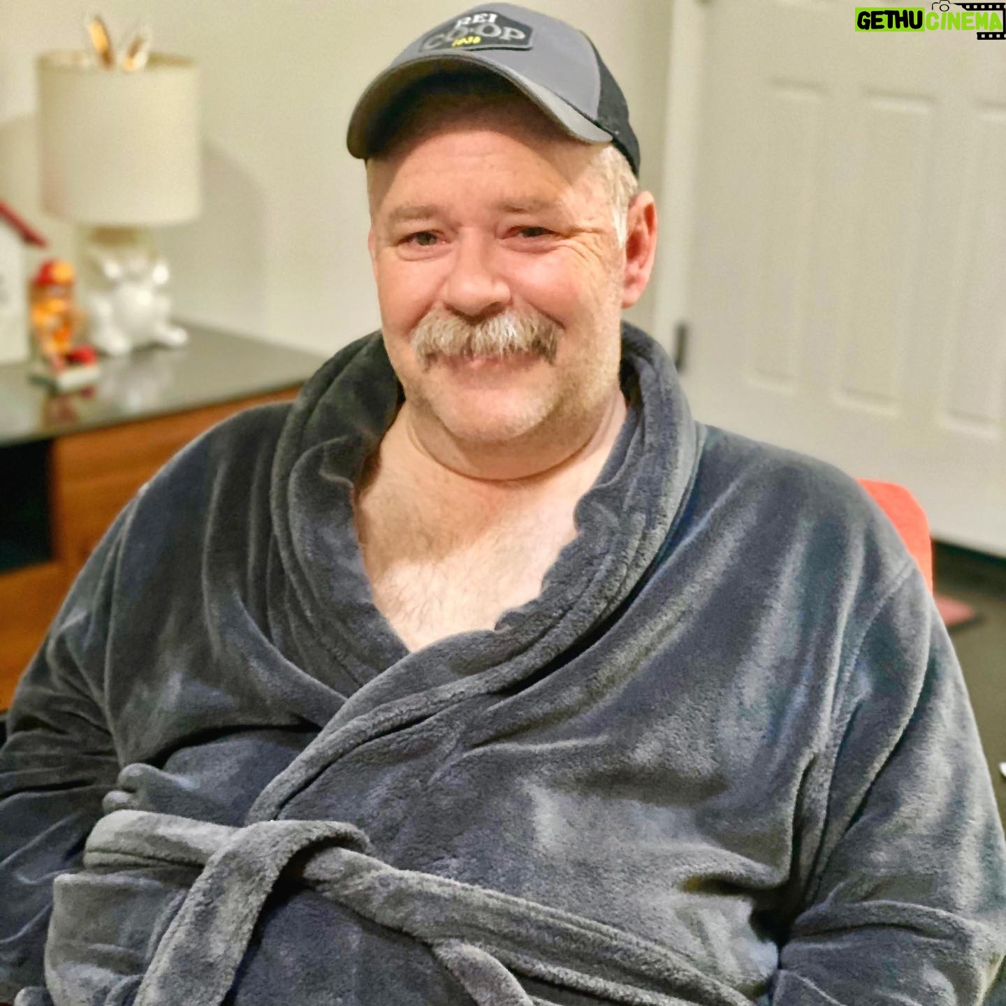 Tim Hooper - 2.8K Likes - I ain’t puttin nothin on today. Just me and my robe as I read the news and play on Instagram. It’s officially a me day. I wanted some peace and quiet so I put on my @calmappofficial and now I’m gonna eat a bowl of cereal (@annieshomegrown frosted oat flakes). ❤️ Y’all be safe and cuddle up while you please stay inside. Us old guys all thank you for your sacrifices.
#quarantinelife #actorslife #pleasestayhome #bearathome #aintgoinnowhere #itsameday #mustachesofinstagram