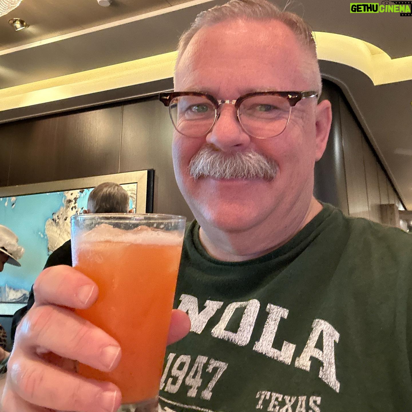 Tim Hooper - 2.6K Likes - Taking off on my 3 week vacation. First stop: a Bahama Mama.