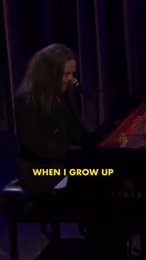 Tim Minchin Instagram - While I’m firing up to tour North America - just thinking about some fun times with @teamcoco over there. 🥰

#DigitalHouseOfTimothy #Backstory #MatildaTheMusical #WhenIGrowUp #Musical 
#Conan #TeamCoco @matildathemusical @thersc