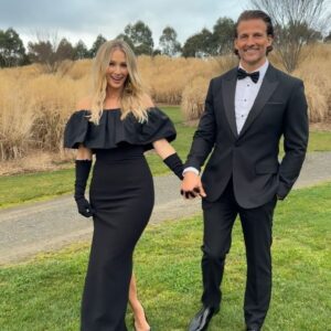 Tim Robards Instagram - What an amazing wedding!!! 🎉 
Congrats to my bro and sis in law @tynandiaz 🤵 and @missandreaheinrich 👰 #TheDiaz’s

Wearing @politixmenswear 🤵🏻‍♂️ Amazing silk/wool blend tux
Even more amazing cake 🎂 by my super Mum in law @judesfood1 
Exquisite setting @bendooleyestate