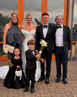Tim Robards Instagram - What an amazing wedding!!! 🎉 
Congrats to my bro and sis in law @tynandiaz 🤵 and @missandreaheinrich 👰 #TheDiaz’s

Wearing @politixmenswear 🤵🏻‍♂️ Amazing silk/wool blend tux
Even more amazing cake 🎂 by my super Mum in law @judesfood1 
Exquisite setting @bendooleyestate