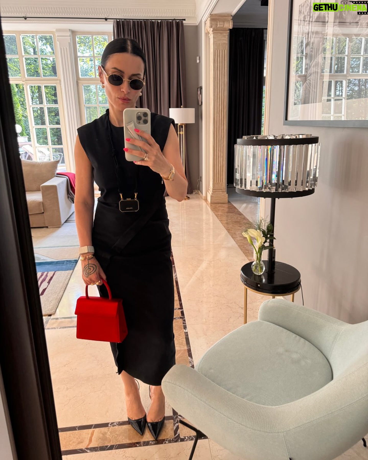 Tina Kandelaki - 3 Likes - Š”Š¾Š²ŃŠµŠ¼ без ŠŗŃаŃного Šø ŃŠµŃного не Š¼Š¾Š³Ńš
ŠŠ¾Š³Š“а ŃŠ²ŠµŃа ŠøŠ“ŃŃ, не Š²ŠøŠ¶Ń ŃŠ¼ŃŃŠ»Š° Š·Š°ŠæŃŠµŃаŃŃ ŃŠµŠ±Šµ ŠøŃ
Š½Š¾ŃŠøŃŃ, Гаже Š½ŠµŃмоŃŃŃ Š½Š° ŃŃŠµŠ½Š“Š¾Š²ŃŠµ Š²ŠµŃŠ½ŠøŃ. Š”ŃŠøŠ»Ń не ŃŠ°Š²Š½Š¾ ŃŃŠµŠ½Š“Ń.
ŠŠ°ŠŗŠ¾Š¹ Š»ŃŠŗ на ŃŃŠ¾Š¹ неГеле ŠæŠ¾Š±ŠµŠ¶Š“Š°ŠµŃ Š² #ŠŠøŃваŠŃков?