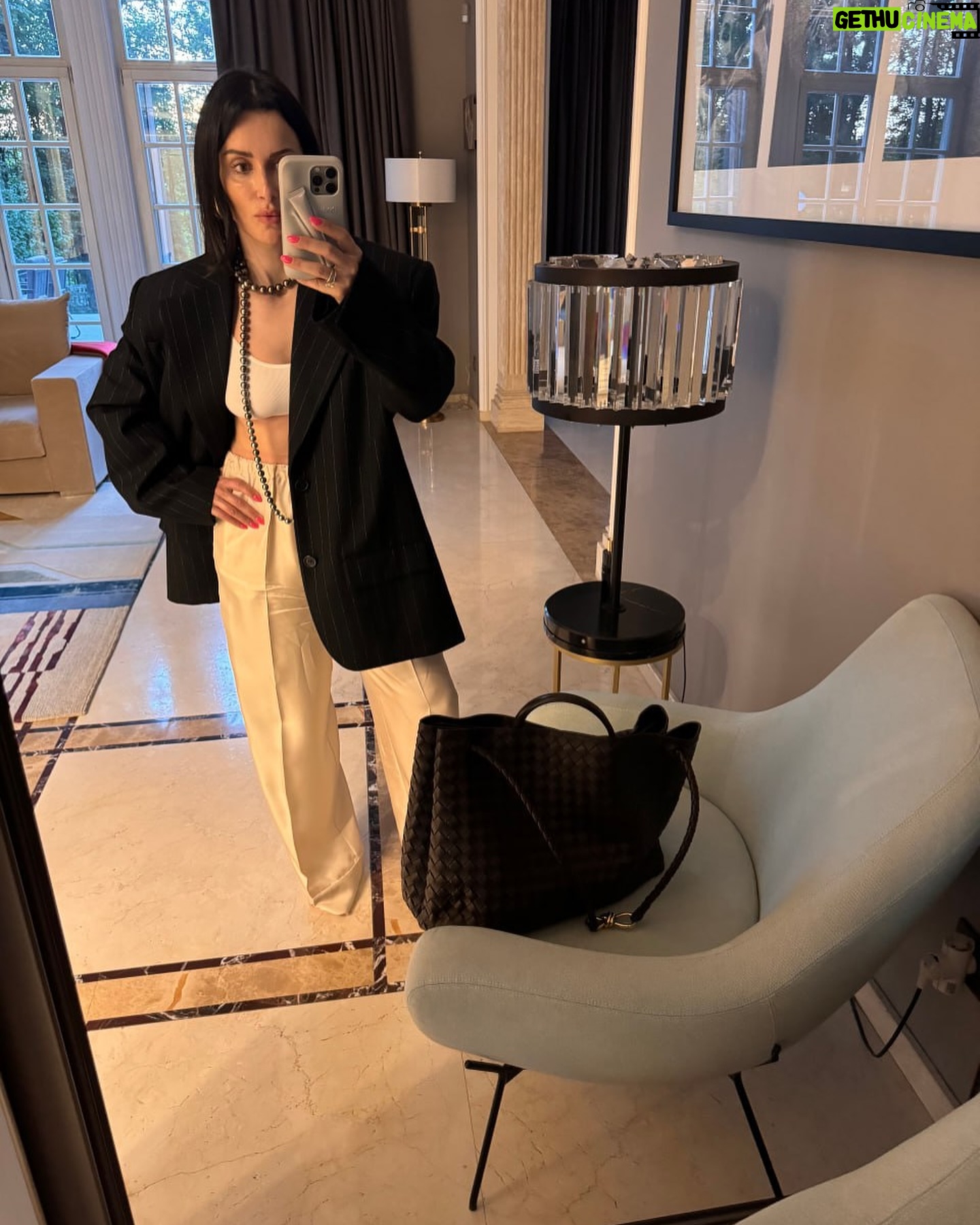 Tina Kandelaki - 3 Likes - ŠŠ¾ŠŗŠ° ŃŠ¾Š±ŠøŃала ŃŠ¾ŃŠ¾Š³ŃŠ°ŃŠøŠø Š“Š»Ń ŠæŠ¾ŃŃŠ°, Š·Š°Š“ŃŠ¼Š°Š»Š°ŃŃ, ŃŃŠ¾ как Š±ŃŠ“ŃŠ¾ Š»ŃŠŗŠø на ŃŃŠ¾Š¹ неГеле более ŃŠ°ŃŃŠ»Š°Š±Š»ŠµŠ½Š½Ńе Šø женŃŃŠ²ŠµŠ½Š½Ńе.
Š§ŃŠ¾ ŃŠŗŠ°Š¶ŠµŃе? ŠŠøŠ“ŠøŃŠµ изменение?
ŠŠ¾Š¶ŠµŃ, Š¾ŃŠ“ŃŃ
ŠæŠ¾Š²Š»ŠøŃŠ». ŠŠ°ŠŗŠ¾Š¹ Š¾Š±ŃŠ°Š· ŠøŠ· #ŠŠøŃваŠŃков вам Š½ŃавиŃŃŃ Š±Š¾Š»ŃŃŠµ Š²ŃŠµŠ³Š¾?ā¤ļø