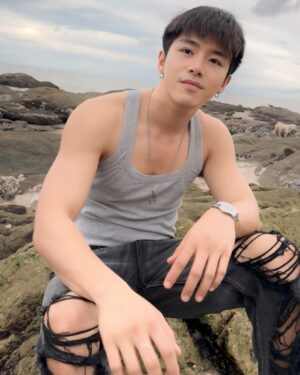 Tinwiphat Khueankaew Instagram - มุมถ่ายรูปที่ดีที่สุด คือ มุมที่มีเราแหละ ว่าม้ายย ? 🤍😁

#ARTTIN #อาร์ตติณณ์ #บ้านอาร์ตติณณ์ #คนของอาร์ตติณณ์