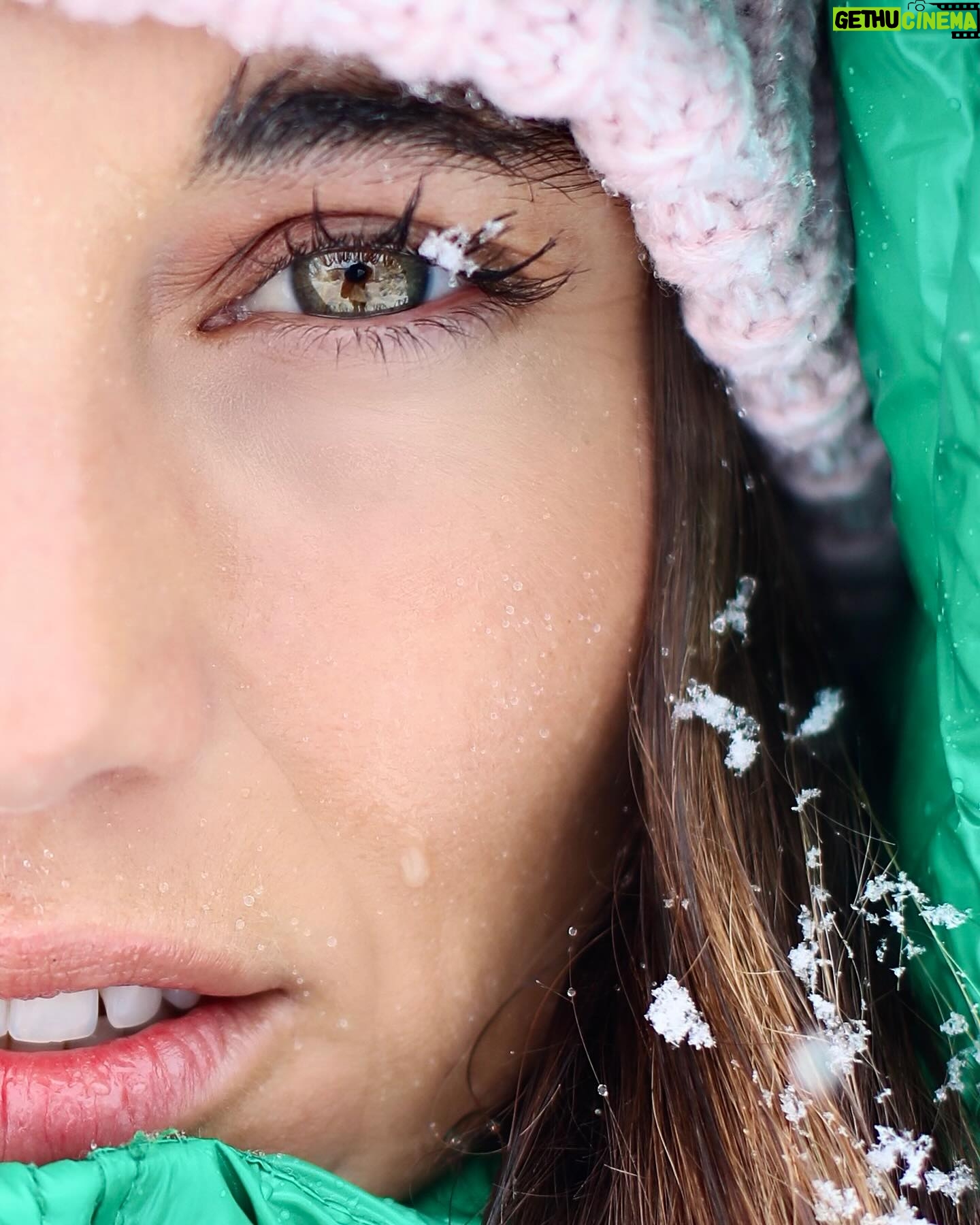 Tita Ureta - 32.4K Likes - gracias por todo invierno, pero me pondría muy contenta si dejas ya pasar al sol para quedarse, hoy día ese solcito me hizo muy bien.
.
me acaba de mandar estas fotos @pazbaeza.fotografia