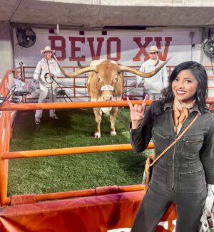 Tiya Sircar Instagram - We did it! My beloved Texas Longhorns are headed to the Big 12 Championship, baby! HOOK ‘EM HORNS! 🤘🏽🏈🤠🐂🥹

#TexasLonghorns #LonghornsNation
#TexasForever #ArchManningFTW😍

Thank you times a million to ma girl @hillaryjenson for the most crazy fun home game extravaganza yesterday! Was truly one for the BOOKS. 📚🙌🏽
