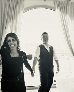 Tiziano Ferro Instagram - Quanta bella gente, quanti amici che non vedevo da (troppo) tempo, quanto amore.
Andrea, grazie per l’invito.
Ho riso, ho pianto…ho riso!
Immensamente grato.
🎼
Beautiful people and amazing friends I hadn’t seen in a long (too long!!!) time!
So much love!
Thank you for inviting me, Andrea.
I laughed, I cried…I laughed!
Forever grateful!
🎼
Gente Maravillosa y amigos increíbles que no veía desde hace (demasiado!) tiempo!
¡Cuanto amor!
Andrea, gracias por la invitación.
He reído, he llorado…he reído!
Infinitamente agradecido

@elisatoffoli
@moranatias
@laurapausini
@teddysphotos
@giorgiaofficial
@shaniatwain
@zuccherosugar
@ramazzotti_eros
@andreabocelliofficial
#bocelli30 #photodump