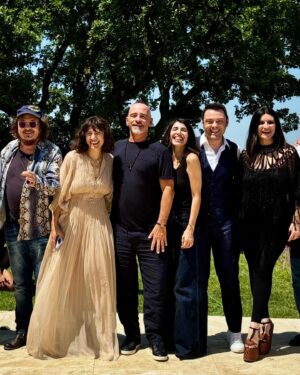 Tiziano Ferro Instagram - Quanta bella gente, quanti amici che non vedevo da (troppo) tempo, quanto amore.
Andrea, grazie per l’invito.
Ho riso, ho pianto…ho riso!
Immensamente grato.
🎼
Beautiful people and amazing friends I hadn’t seen in a long (too long!!!) time!
So much love!
Thank you for inviting me, Andrea.
I laughed, I cried…I laughed!
Forever grateful!
🎼
Gente Maravillosa y amigos increíbles que no veía desde hace (demasiado!) tiempo!
¡Cuanto amor!
Andrea, gracias por la invitación.
He reído, he llorado…he reído!
Infinitamente agradecido

@elisatoffoli
@moranatias
@laurapausini
@teddysphotos
@giorgiaofficial
@shaniatwain
@zuccherosugar
@ramazzotti_eros
@andreabocelliofficial
#bocelli30 #photodump