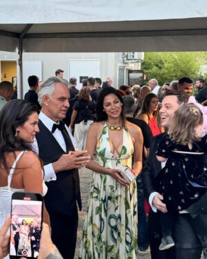 Tiziano Ferro Instagram - Quanta bella gente, quanti amici che non vedevo da (troppo) tempo, quanto amore.
Andrea, grazie per l’invito.
Ho riso, ho pianto…ho riso!
Immensamente grato.
🎼
Beautiful people and amazing friends I hadn’t seen in a long (too long!!!) time!
So much love!
Thank you for inviting me, Andrea.
I laughed, I cried…I laughed!
Forever grateful!
🎼
Gente Maravillosa y amigos increíbles que no veía desde hace (demasiado!) tiempo!
¡Cuanto amor!
Andrea, gracias por la invitación.
He reído, he llorado…he reído!
Infinitamente agradecido

@elisatoffoli
@moranatias
@laurapausini
@teddysphotos
@giorgiaofficial
@shaniatwain
@zuccherosugar
@ramazzotti_eros
@andreabocelliofficial
#bocelli30 #photodump