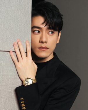Toby Lee Instagram - 即日起收看 #Netflix 10/28上線新劇 #她和她的她 就可以獲得九宮格的我🤣 大家一定要收看哦❤️ 

Suit : @ralphlauren
Shoes : @louboutinworld
Style : @chenghan_han @aladdinxiao
Make up: @backstagealbee
Hair: @Raten02 @Chicshockhair
Photo: @hellohenryboy