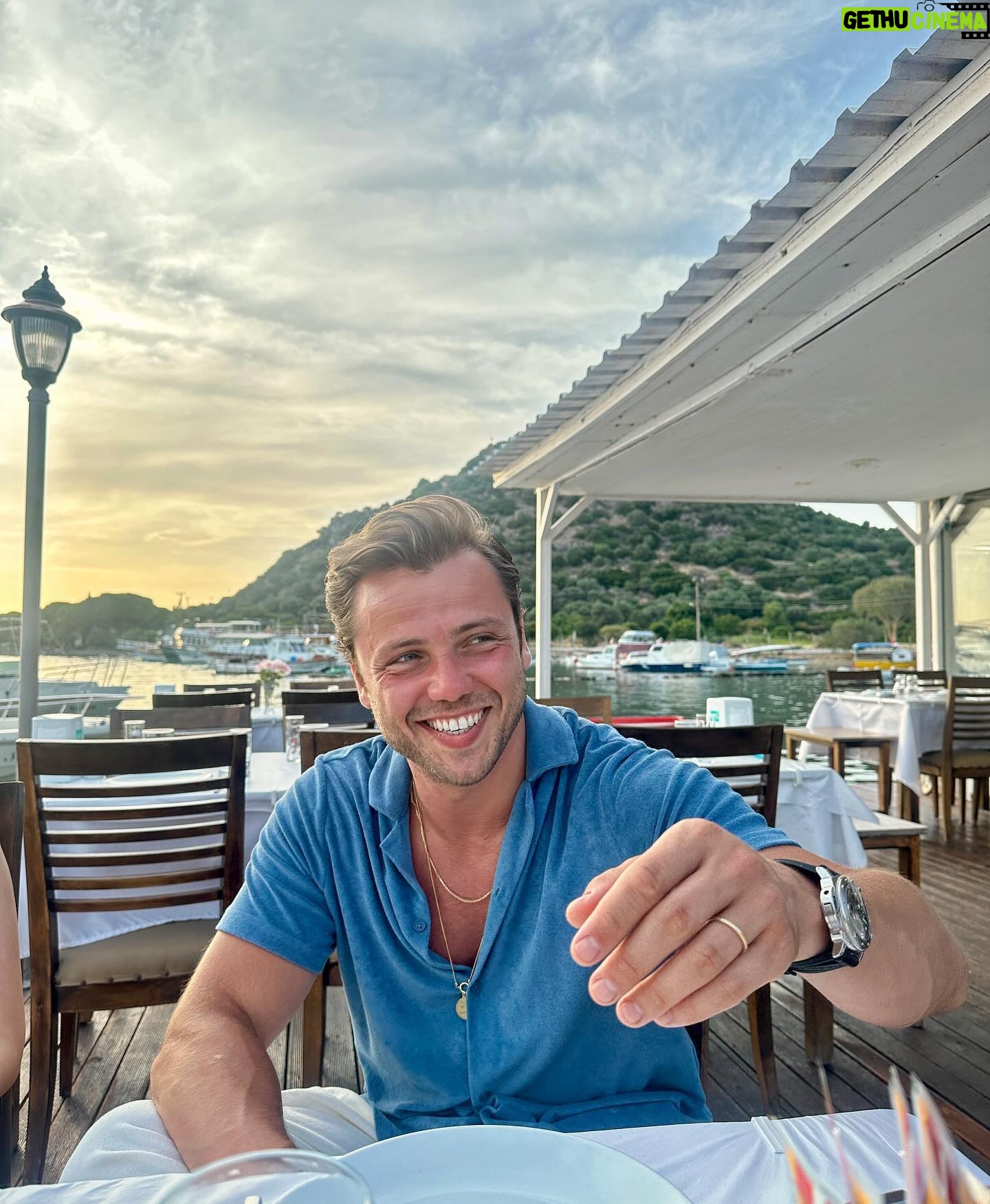 Tolga Sarıtaş - 358.6K Likes - Tabiii ki 📷 @zeynepmayruk