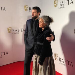 Tom Cullen Instagram - Me and me Ma trying to pretend like we know what’re doing at the @baftacymru awards. She’s a good one.