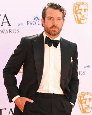 Tom Cullen Instagram - Had the lushest of times celebrating our Best Drama nom at the #baftatvawards . Thanks to our Gold fam. And @davidpnolan for making me feel like a king. What a night it was.

Suit by @atelier_arena. Shirt from @shopoliverbrown 

@bafta @pandocruises @gettyentertainment