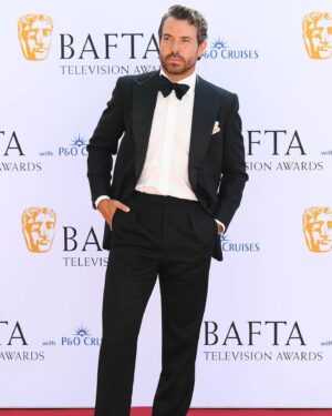 Tom Cullen Instagram - Had the lushest of times celebrating our Best Drama nom at the #baftatvawards . Thanks to our Gold fam. And @davidpnolan for making me feel like a king. What a night it was.

Suit by @atelier_arena. Shirt from @shopoliverbrown 

@bafta @pandocruises @gettyentertainment