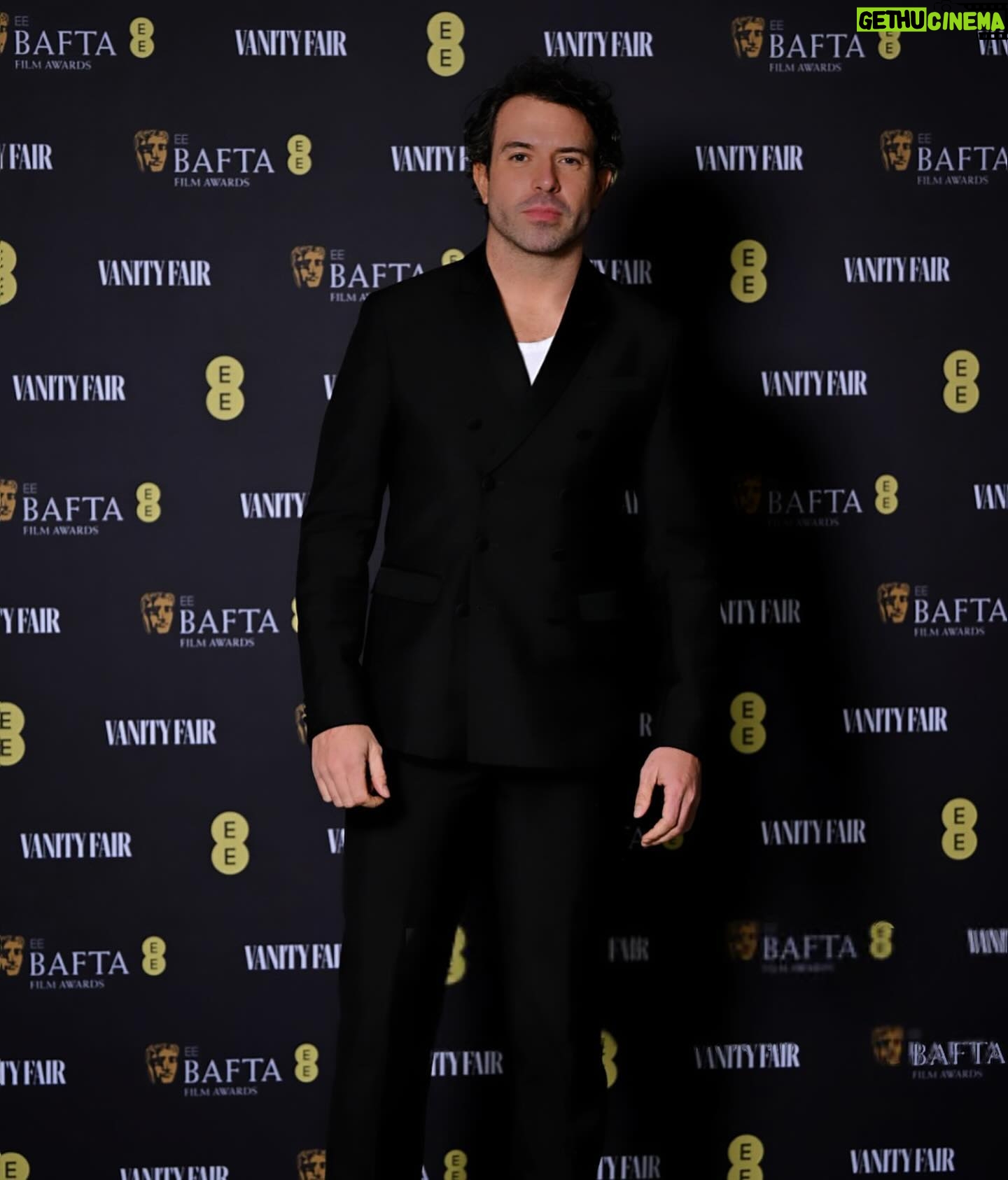 Tom Cullen - 3.2K Likes - Had the lushest of nights celebrating the brilliant young actors nominated and catching up with some old friends. Thanks @bafta @ee @ee @loopvip for the hospitality, tequila and laughs.
📸 @davebenett