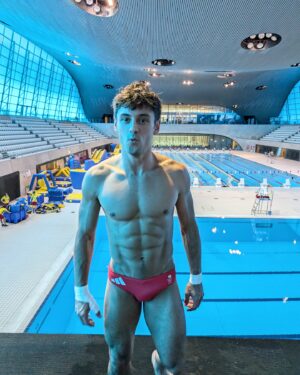 Tom Daley Instagram - Last session in London ✅ Next stop…PARIS! 🇫🇷 💦