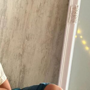 Tom Duquesnoy Instagram - eh toi
petite voix qui me taraude 
lorsque le ciel devient noir

eh toi
je te vois et je te soignes
car tu ne peux me guérir

eh toi
la faille est en ton sein
ton jour est meurtri 

eh toi
quand enfin je te médite
je me rends compte 
qu’il n’y avait rien