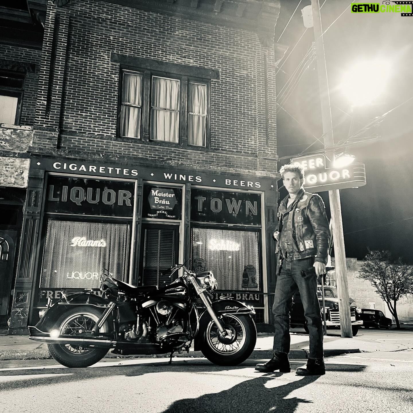 Tom Hardy - 429.1K Likes - @bikeridersfilm