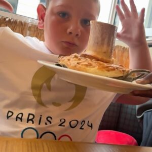 Tom Kerridge Instagram - Paris you were amazing! What a weekend full of life experiences that will never be forgotten!! Our first Olympics and just WOW. @bethcullenkerridge The warmth and connection between athletes and supporters was incredible! @johnsonthompson was so kind to say hello to Acey after her amazing silver, the 4x400 relay blew my mind and watching @emilyjade_gb lift bronze is an sporting event that will stick with me forever!! 

Then there was the food. Paris bistros, brassieres and a British boozer! Who doesn’t love a crêpes suzette?🤷‍♂️👌🤣 @la_coupole_paris @restaurantletrainbleu and @publichouse.paris @chefcalum all mega! 

@teamgb and all the people behind the competitors did a awesome job and showed the world what an amazing place GB really is! ❤️🏋️🥈🥉🏃‍♀️🇬🇧