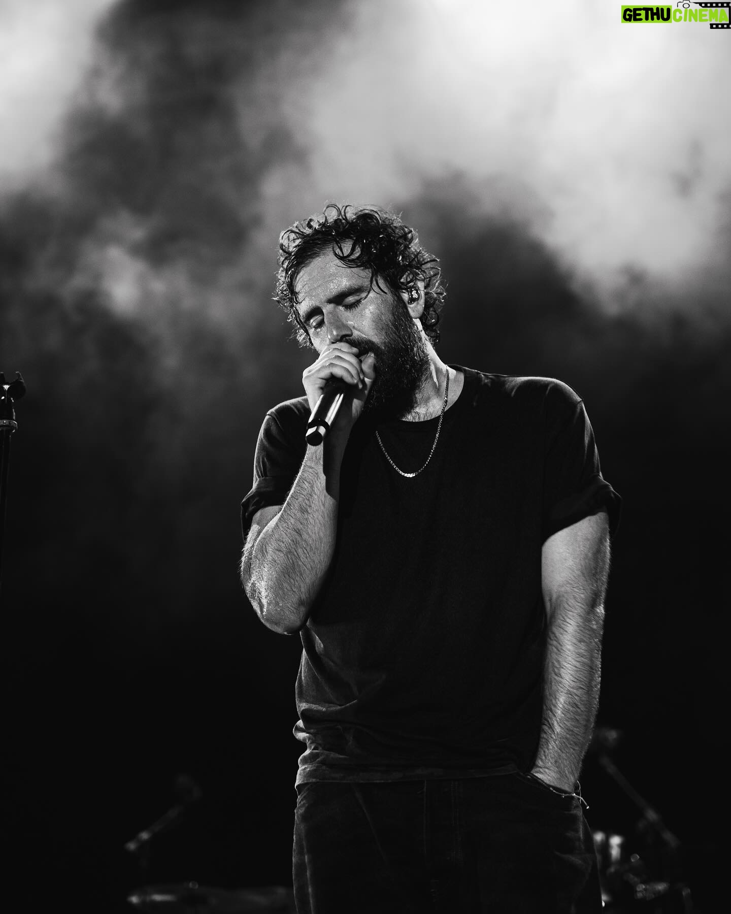 Tommaso Paradiso - 38.4K Likes - Fa molto caldo, ma vi sto dando tutto.
📷 @eli.lazze