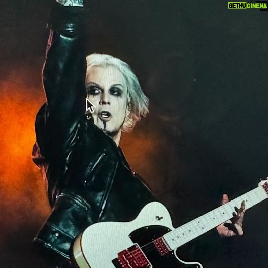Tommy Lee - 20K Likes - Repost from @john5official
•
Thank you  Ottawa for an incredible night we love you photo @danladue @nikkisixxpixx @thevinceneil @tommylee @motleycrue