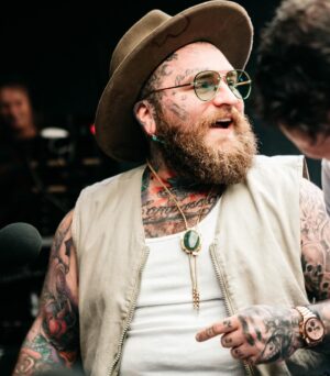 Tommy Little Instagram - Teddy Swims is a fucking legend. Thanks for my mini teddy tatt @teddyswims 🙌🏻 And thanks for the gear/guidance and fan boying with me @bensmithtattoo @ronnycoldcuttstattoo @umbratattoo ❤️❤️❤️ @carrietommyshow (📸 @ronnycoldcuttstattoo)