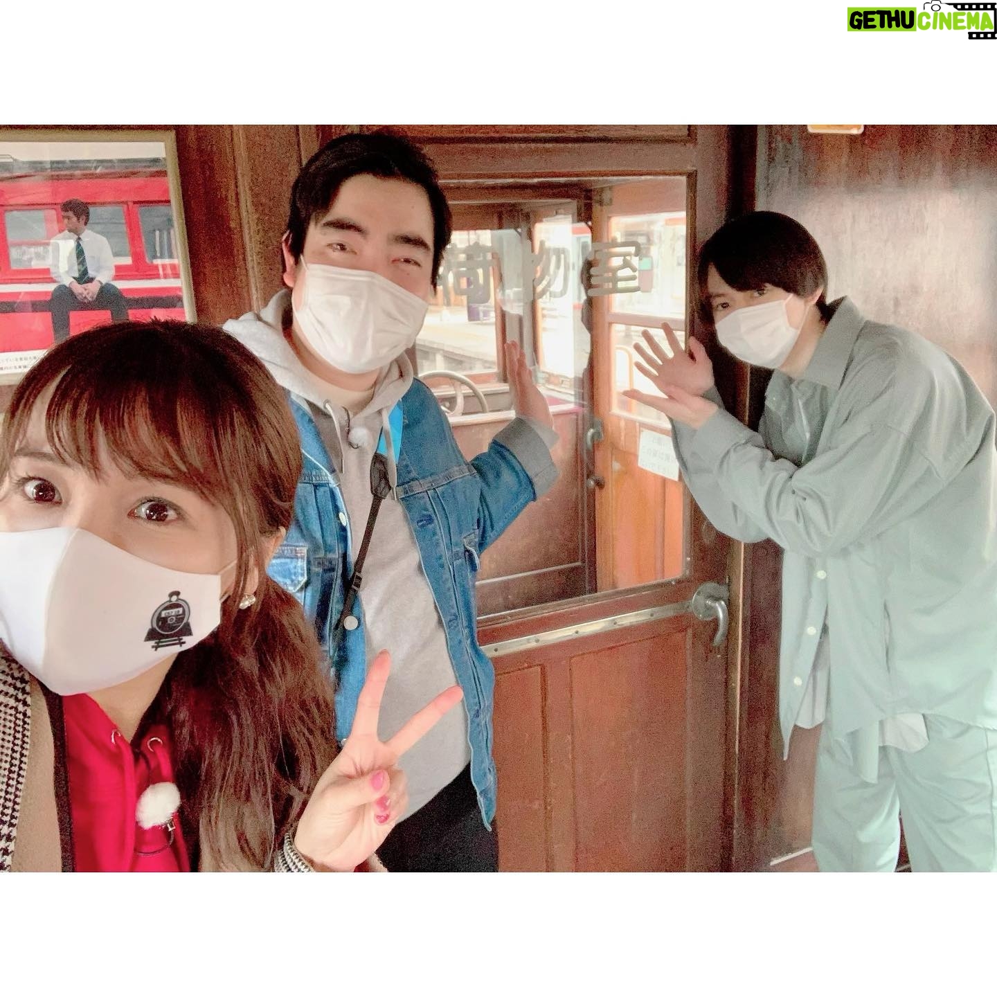 Tomomi Kuno - 3 Likes - こんばんは♪
久しぶりのフィード更新です!
先日も #BS日テレ #妄想トレイン
ご乗車ありがとうございました( ´ ▽ ` )ノ🚃✨
徳ちゃんこと #徳永ゆうき くんの
#WESTEXPRESS銀河 からのテンションの
高低差がひどいですよねぇ…😂💦
もちろん、旧大社駅も段取りしてましたが、
過密ダイヤなのでこれでもカットしたのです…😇
次は雨神様にお願いしておかないとです🙏🏻☔️⛩w
#Tver #Hulu でも配信中なので
BS見られない方は是非!
そちらでもご乗車くださいね(*´꒳`*)🚃🌸
https://tver.jp/corner/f0074685
ちなみに、#伊藤壮吾 くんも思うところは
きっとおありだったと思いますが
実はデハニの中で新著
#東京メトロとファン大研究読本 を
購入してくださったお話などしてくれたり
最後までプリンスでした🥳🤴←
キロは、時間の関係で空の旅を
段取りしてくださってました✈️
妄想トレインチームは、手前味噌ですが
デキる女子スタッフさんが多くて
とっっっても信頼しています!!
#友近 さんと #礼二 さんの大切な冠番組ですし
少しでも多くの方にご覧いただいて
長寿番組であれますように
引き続き窓口からのサポート、
そして時にこうした
〝窓口もスタジオも飛び出した〟
ロケ珍道中😂で皆さんに鉄分補給とともに
笑っていただけると嬉しいです♡
今回は、出雲大社で結婚式を挙げた
大事な幼なじみからも
熱ーーーーい感想LINEをもらって
嬉しかった(●'ᴗ'σ)σணღ*
来月・6月でぴったり1年です!!
今後とも末長くよろしくお願いします🥺🚃🌼
さて!来週は、#てつおと でもMCを
ご一緒させていただいていて
新著や #タモリ倶楽部 などなど
お世話になりまくっている
我らが礼央さんこと #土屋礼央 さんと
女優の #若村麻由美 さんと長崎へ!(妄想でw)
是非是非!ご期待ください🙌🏻🚂✨
————————————————————————
★ただいま出演中!★
タモリ電車クラブ🚂/BSフジ「鉄道伝説」
テレ東「なないろ日和!」「よじごじDays」
🚃BS日テレ「#友近礼二の妄想トレイン」
毎週月曜 21:00〜
🚃NHKラジオ第1「鉄旅・音旅出発進行!」
毎週金曜 20:05〜 #てつおと
🚃NACK5「スギテツのGNRR」
毎週日曜 朝 6:00〜
🚇4冊目の鉄道本発売中‼️
#東京メトロとファン大研究読本 #カンゼン 刊
#女子鉄アナウンサー #久野知美 著 #南田裕介 監修
Amazonはコチラ(*´꒳`*)🌸
https://www.amazon.co.jp/dp/486255587X
(プロフィールからも飛べます📖)
#鉄道とファン大研究読本
#女子鉄アナウンサー久野知美のかわいい鉄道
#京急とファン大研究読本 もよろしくね🥰
#一畑電車 は #かわいい鉄道 に掲載♡
#女子鉄 #鉄道女子 #鉄道 #鉄道好きな人と繋がりたい
————————————————————————