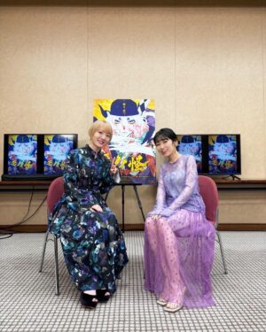 Tomoyo Kurosawa Instagram - 香菜ちゃんに会えたよ🌷

「香菜ちゃん香菜ちゃん」と馴れ馴れしく呼ばせていただいています。
うちタマでの共演以来たくさんお世話になって、尊敬している大先輩。
全てを正しくしてしまう魔法の人。
久しぶりに会えて元気が出ました🌱
おいしいもの食べにいく日がたのしみだなぁ💭

劇場版モノノ怪　唐傘
全国の映画館で絶賛上映中です。
この週末、是非劇場でご覧ください！

#花澤香菜