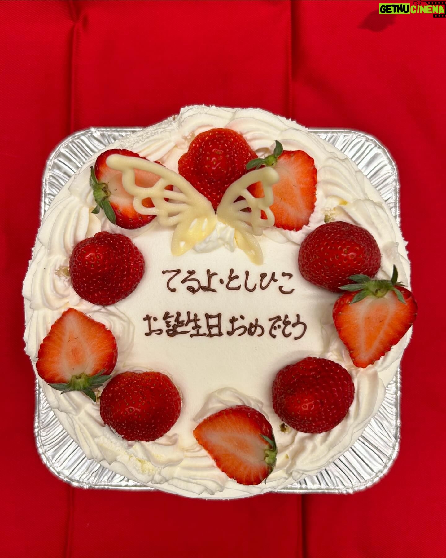 Tomoyo Kurosawa - 3.1K Likes - 🎂
家族の誕生日会がありました。
みんなでお祝いするって、こんなにも多幸感があるものなのかと驚いた。
誕生日、大切にしていこう。
ありがとうをたくさん伝えられる、特別な日でした。