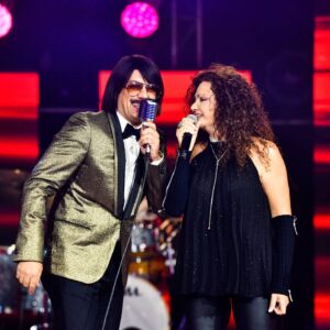 Tonis Sfinos Instagram - Η αγάπη σας χθες ήταν τεράστια, τα μηνύματα ακατάπαυστα, τα σχόλια βροχή, τα στόριζ έρρεαν ασταμάτητα, κράσαρε ο σερβερς στου Καρέα, οι κεραιες λυγίσανε και data πλημμύρισανε, το πάθος και ο θαυμασμός σας για την χθεσινή συναυλία μας ήταν απερίγραπτος.. σας ευχαριστούμε! Από τους καλεσμένους μας, τους Playmates, τους τεχνικούς και όσους εργάστηκαν γι'αυτό το αποτέλεσμα πολλές ευχές για έναν εορταστικό Δεκέμβρη και σύντομα από κοντά να πασπατευτούμε παιδιά ❤️ https://youtu.be/yf7eWFqEgqM ❤️ #ανεπαναληπτο_show #τετοιο_show_ουτε_στο_Γιοχανεσμπουργκ #φιλιά_στα_πατριωτακια_στην_Αστόρια #στο_Μαϊάμι_της_χαλκίδας #και_στις_Μασσατσουτσετς #shaya #σοφίααρβανίτη #antonis_dominos #antypas #lola #antonis_papailias #φιλοξενούμενος #πανω_στο_στρωμα_σου #μεσα_στο_σωμα_σου #ένας_ακόμας_σου!