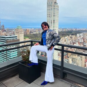 Tonis Sfinos Instagram - Εσείς βάλατε σημαία στο μπαλκόνι σας? Νιώθεις πιο Έλληνας τελικά στα ξένα από ότι στην Ελλάδα.... Και του χρόνου #greek_parade🇬🇷 #nyc_greek_parade_2024